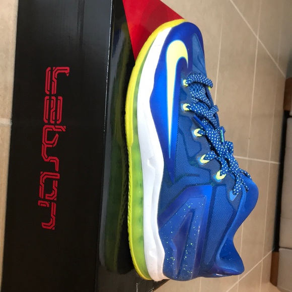 Nike - Lebron James size 9 1/2 - Picture 1 of 4